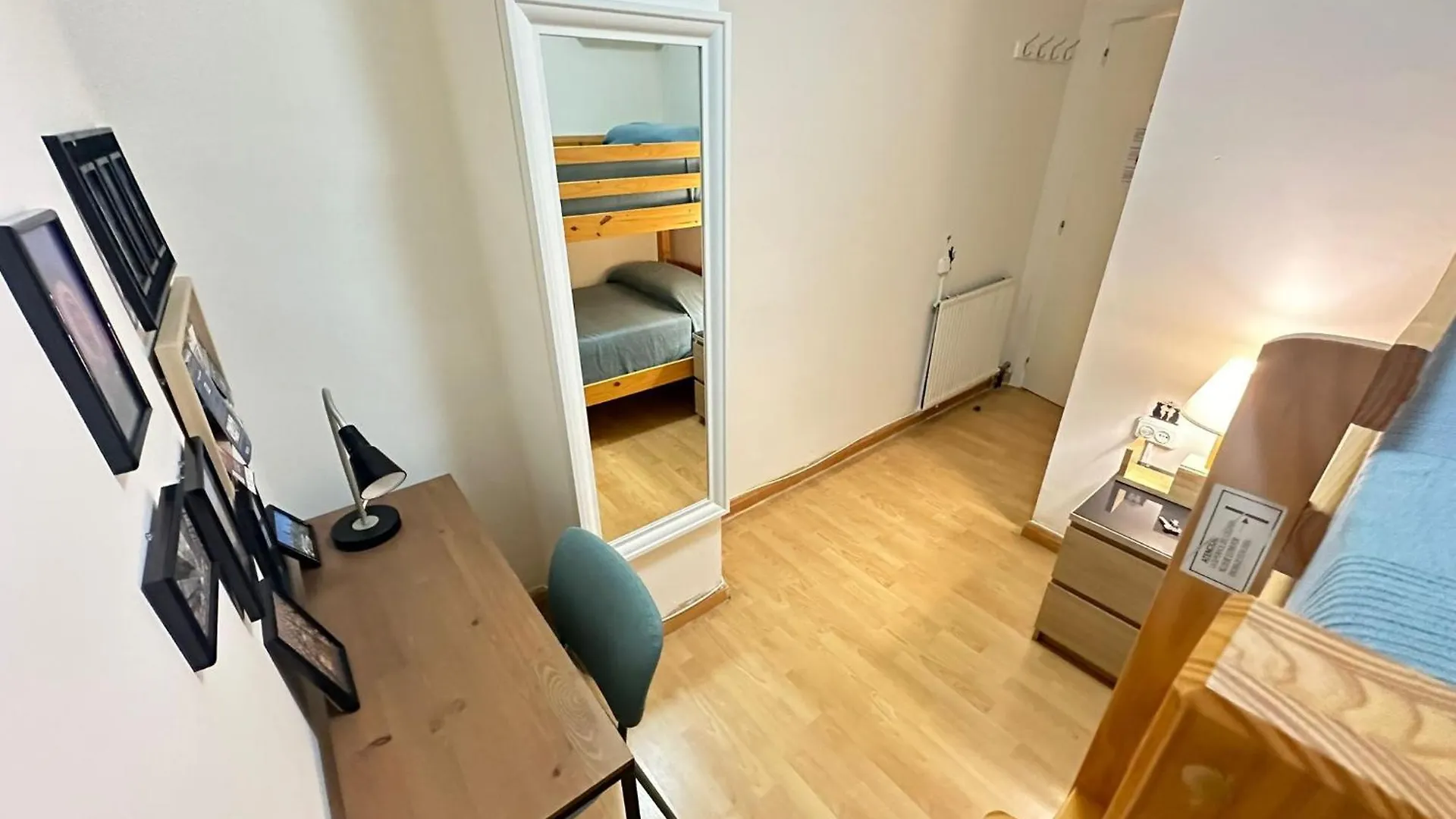 Alojamiento Paris 바르셀로나 B&B